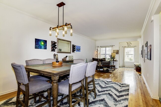 Building Photo - 4 Shadowlawn Dr