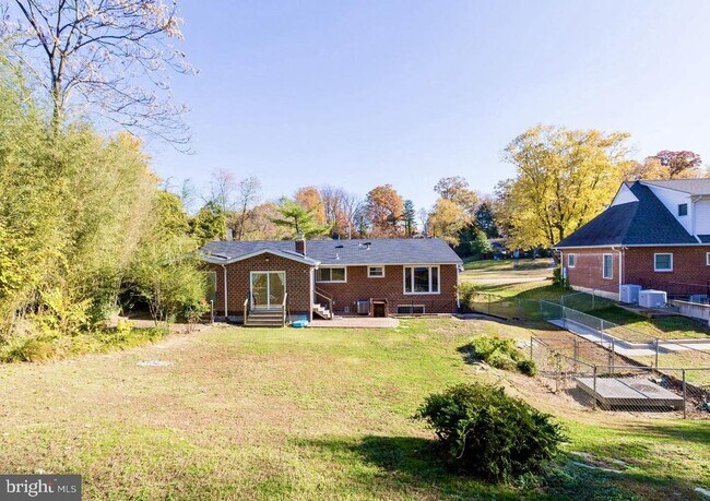 Building Photo - 6014 Leewood Dr