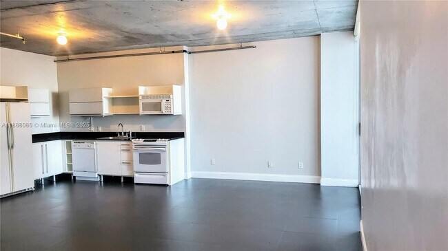 Building Photo - 690 SW 1st Ct