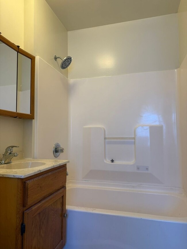 Building Photo - 204 E High St