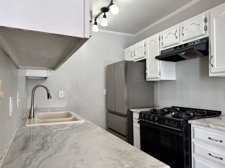 Kitchen - 1072 Piedmont Ave NE