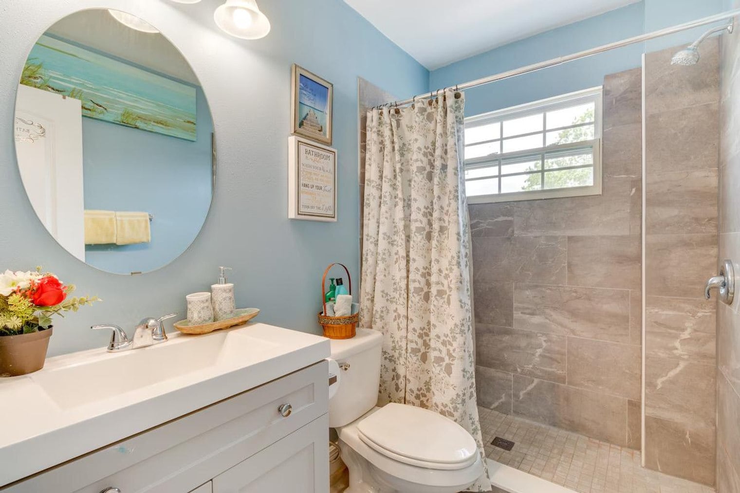 Building Photo - 7232 Lazy Hill Dr