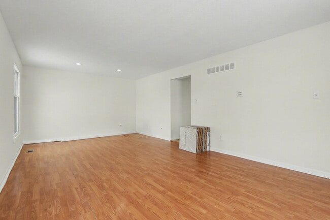 Building Photo - 2600 John Bourg Dr