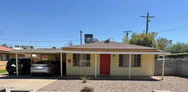 Primary Photo - 1321 E Hall St