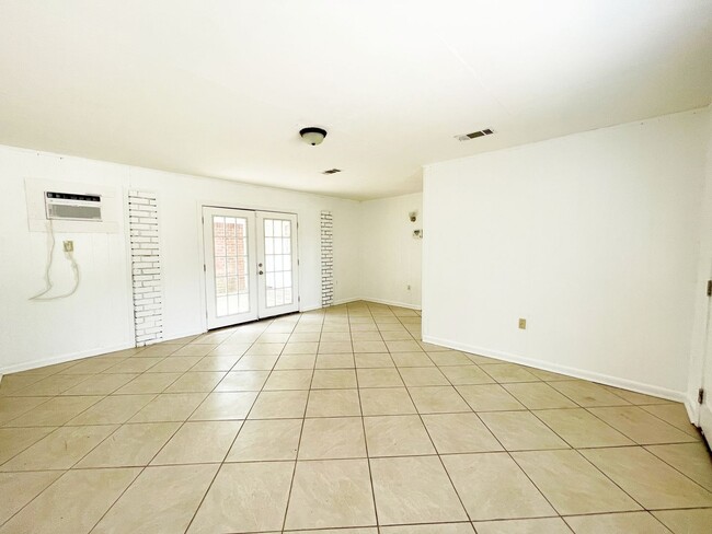 Building Photo - Spacious 4 Bedroom Home with Bonus Room in O'Neal Place