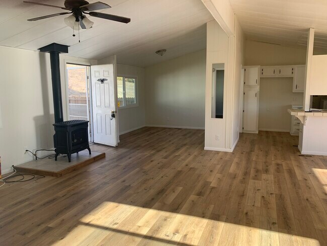 Building Photo - 523 Piute St