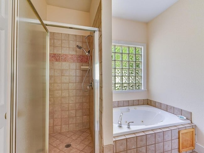 Building Photo - 3 Springwood