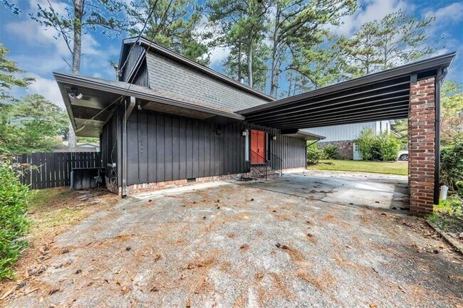 Building Photo - 3215 Redona Dr