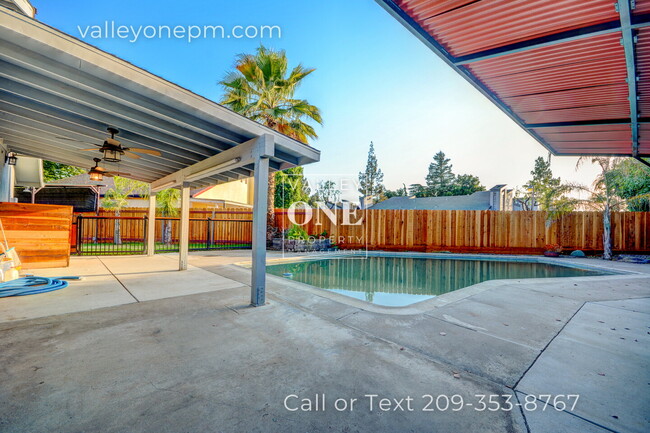 Building Photo - Experience Pet-Friendly Resort Living! Fea...