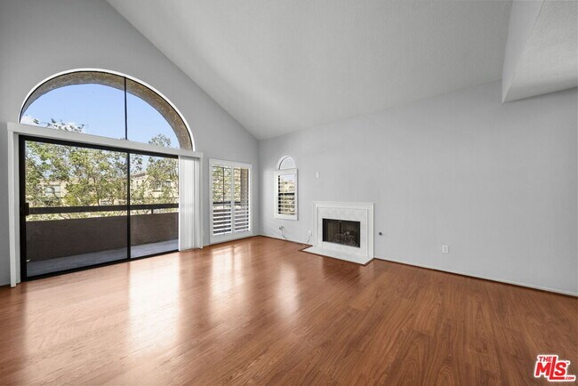 Building Photo - 14572 Dickens St