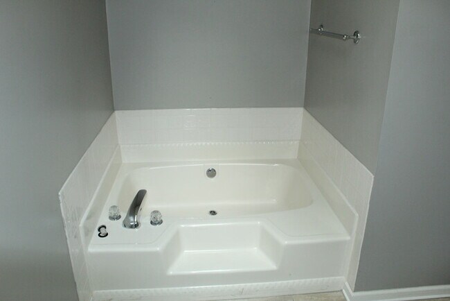Building Photo - Rental Home