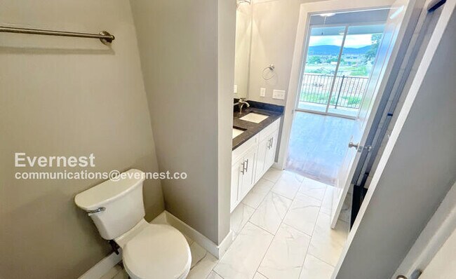 Building Photo - 50% Off First Month Rent! Spacious 4-Bedroom Home with Modern Amenities / Pet-Friendly / Availabl...