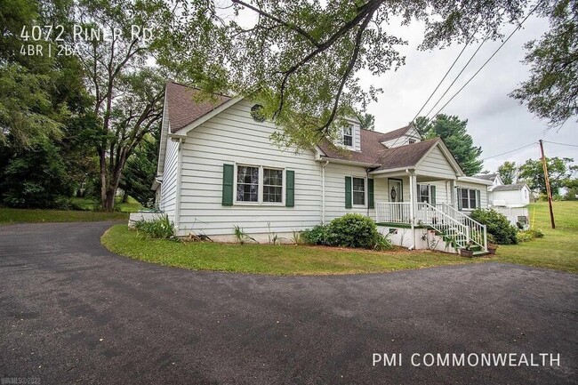 Building Photo - 4 Bed / 2 Bath Single Family (Available 4/...