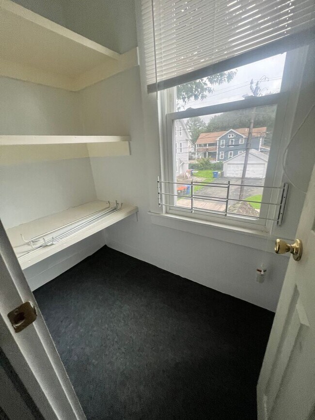 Building Photo - 17 Park Ave