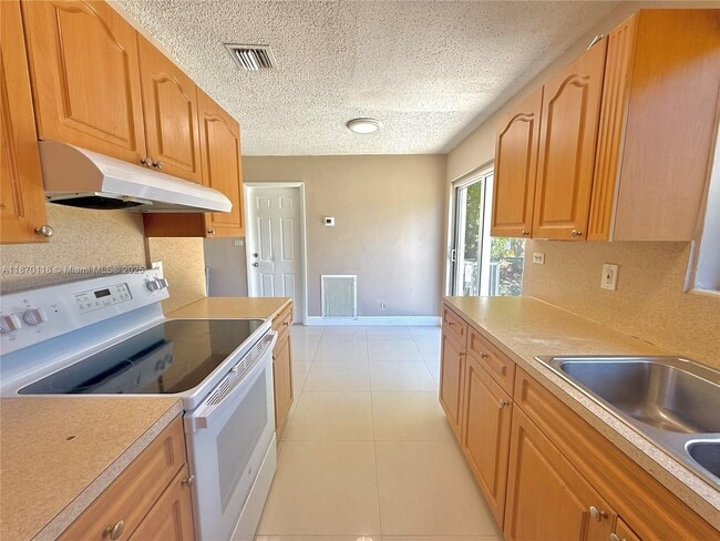 Building Photo - 6725 SW 27th Ct
