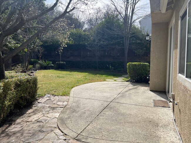 Building Photo - 9307 Swan Lake Dr