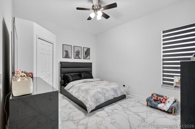 Building Photo - 416 SW Horseshoe Bay