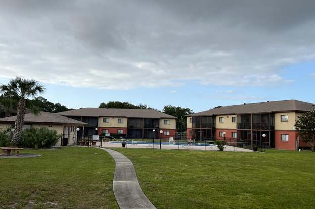 Building Photo - 1604 University Ln