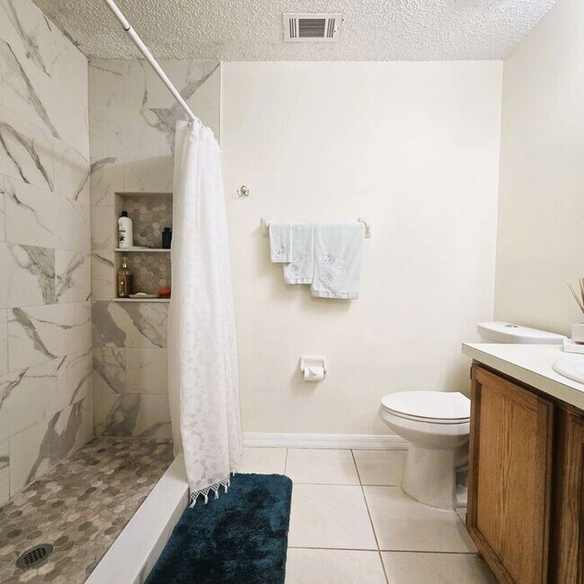 Building Photo - 3 Bdrm 2 Bath With Office in Waterford Lak...