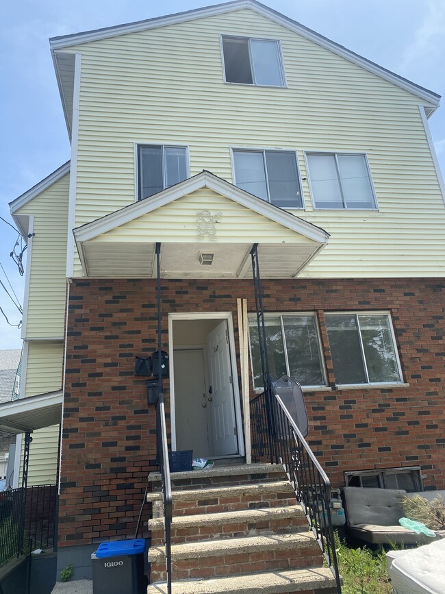 Building Photo - 167 College Ave