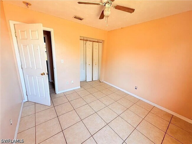 Building Photo - 419 NE 16th Pl