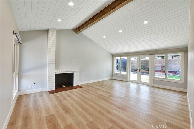 Building Photo - 629 S Yorba St