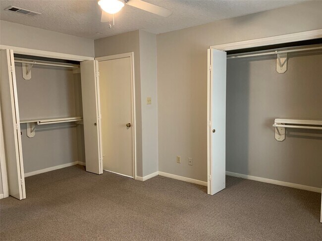 Building Photo - 585 Warsaw Dr