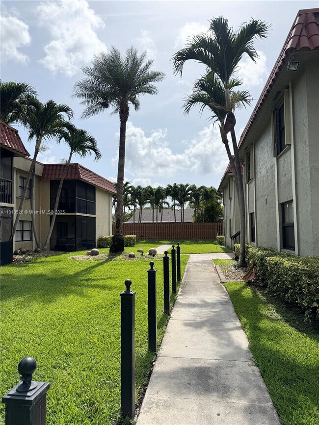 Building Photo - 9722 Hammocks Blvd