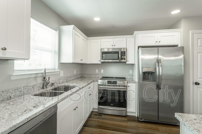 Building Photo - 8128 Fallen Maple Dr