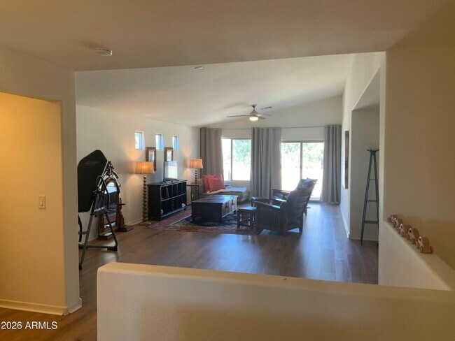 Building Photo - 2114 E Aire Libre Ave