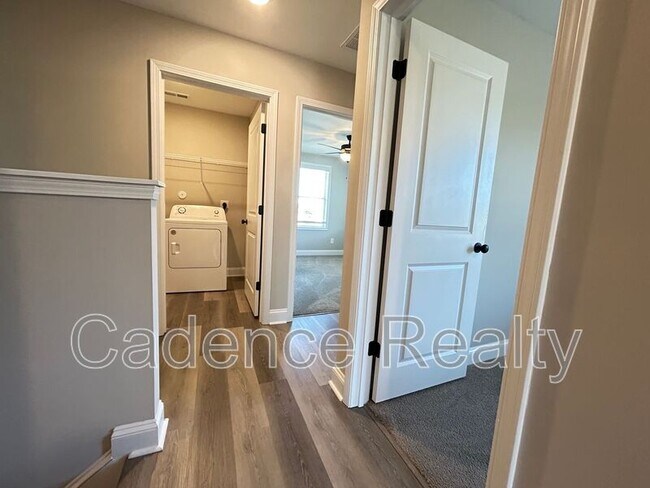 Building Photo - 1637 Grey Cliff Run