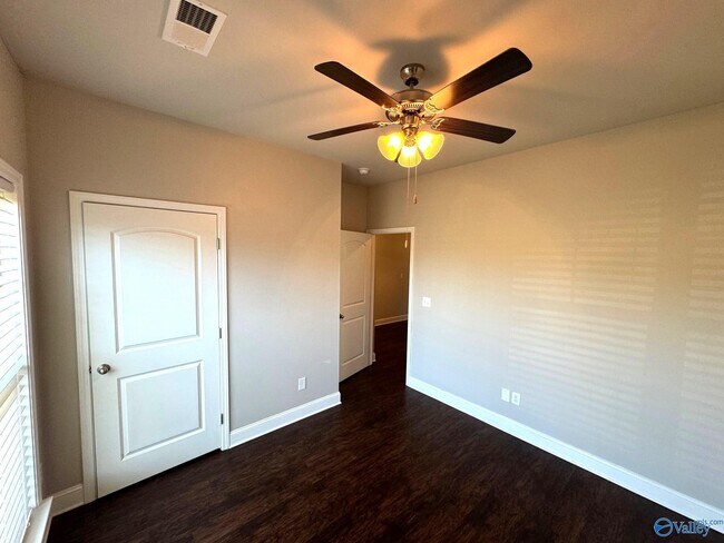 Building Photo - 341 River Rock Dr