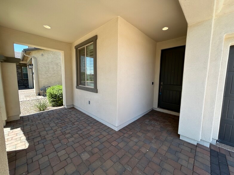 Building Photo - 4146 S Columbus Dr