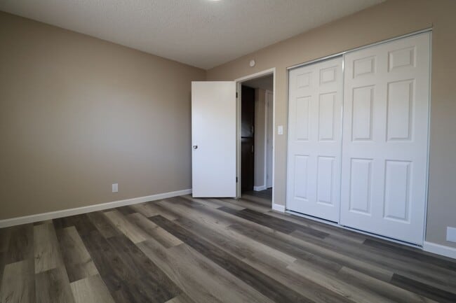 Building Photo - 442 W Moyer Ave