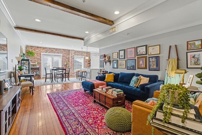 Building Photo - 215 W Norma St