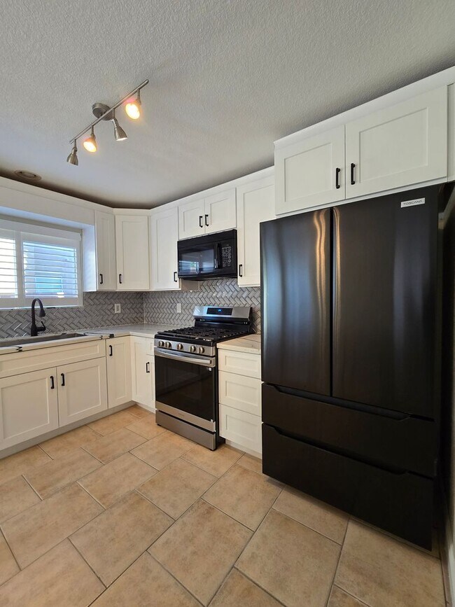 Building Photo - A Fabulous 4 Bedroom Home in Peccole Ranch