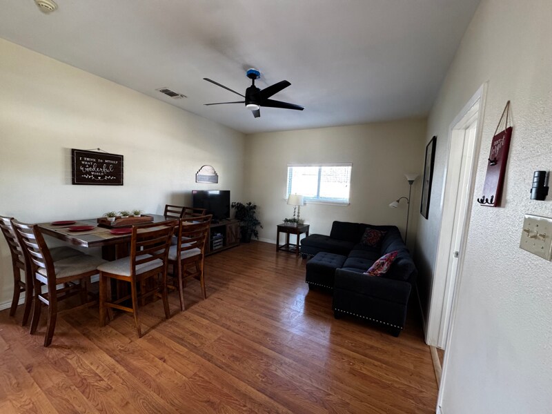 Building Photo - 319 S Olive St