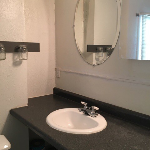 Building Photo - 404 S Busey Ave