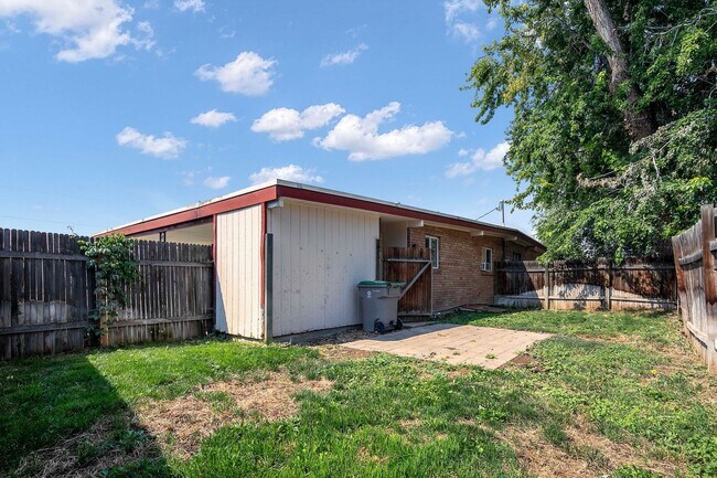Building Photo - 2bd, 1b Cozy Home awaits in Boise Bench!