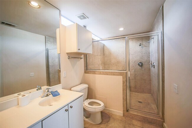 Building Photo - 6913 Yellowstone Way Dr
