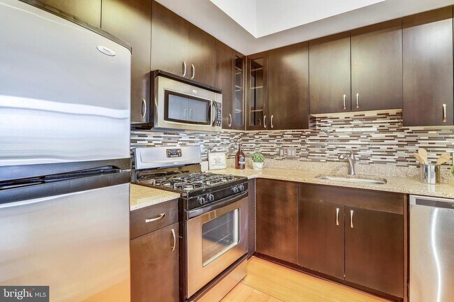 Building Photo - 440 L St NW
