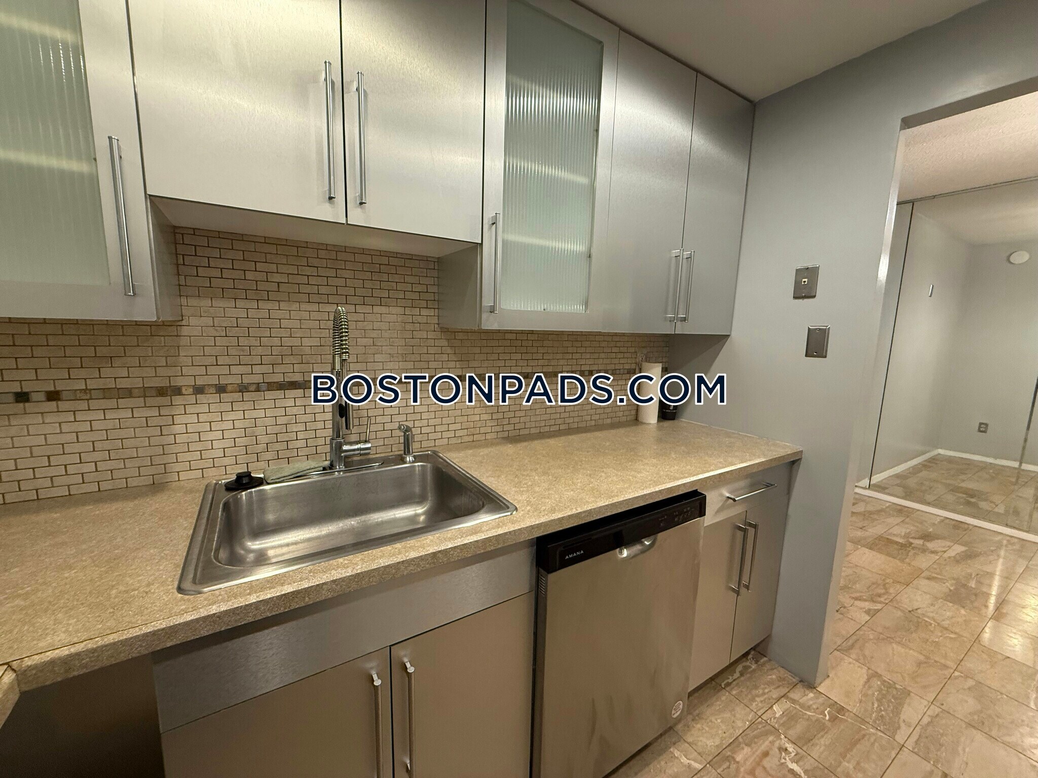 Building Photo - 50 Broadlawn Park