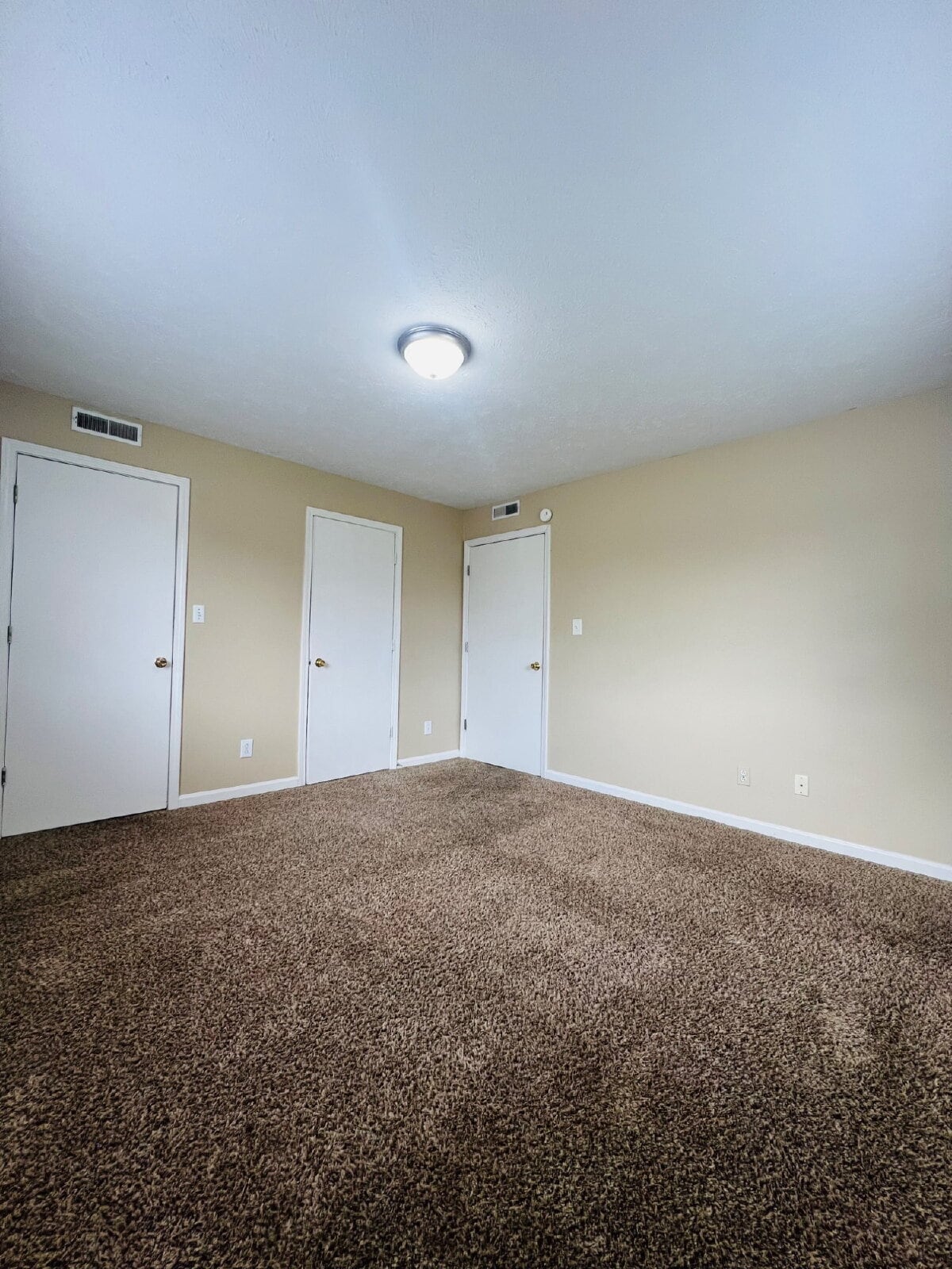Building Photo - "Charming 2-Bedroom Gem in Clarksville – Cozy 965 Sq Ft Retreat!" 3854D Northeast Dr. Clarksville...