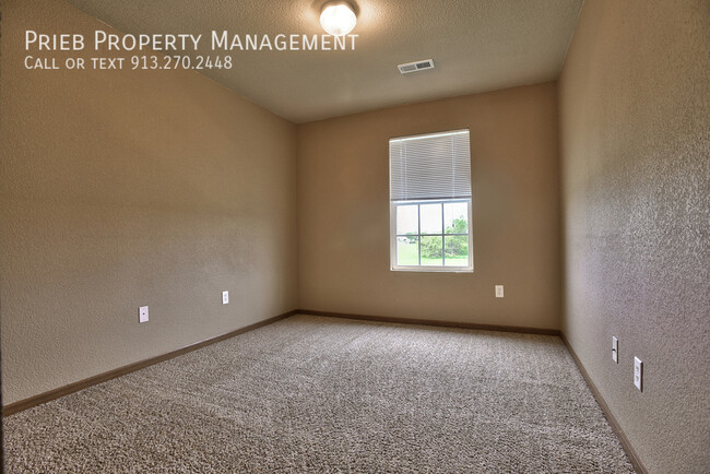 Building Photo - Cottage Park Townhome - Available March 25th