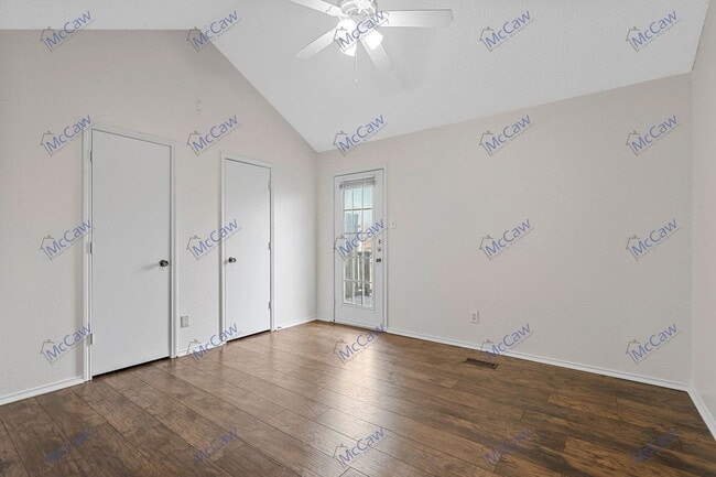Building Photo - 800 Bluebonnet Dr