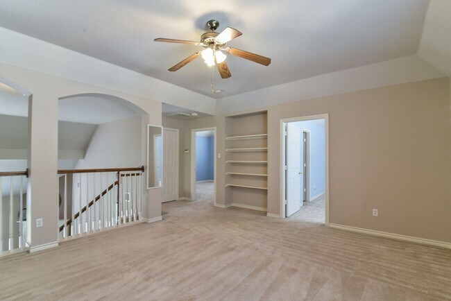 Building Photo - Large Mansfield High Home Centrally Located