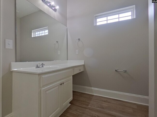 Building Photo - 302 Merchants Dr