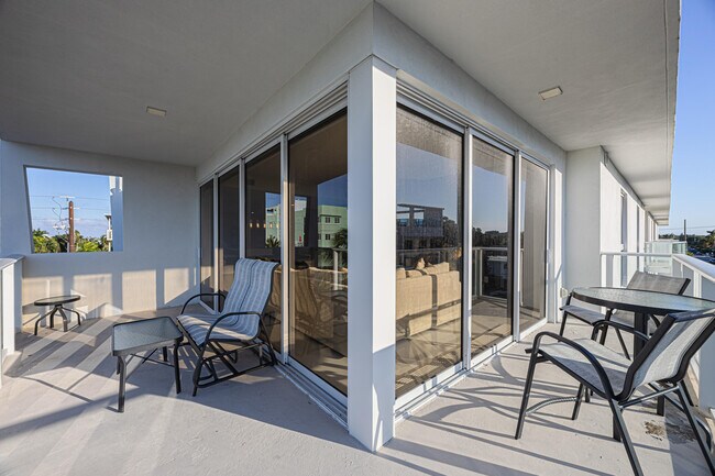 Building Photo - 117 Lake Ave