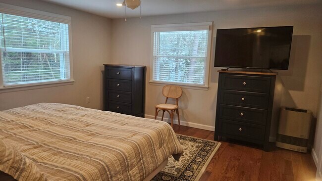 Building Photo - 1330 Lake St