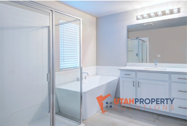 Building Photo - 982 W 380 S